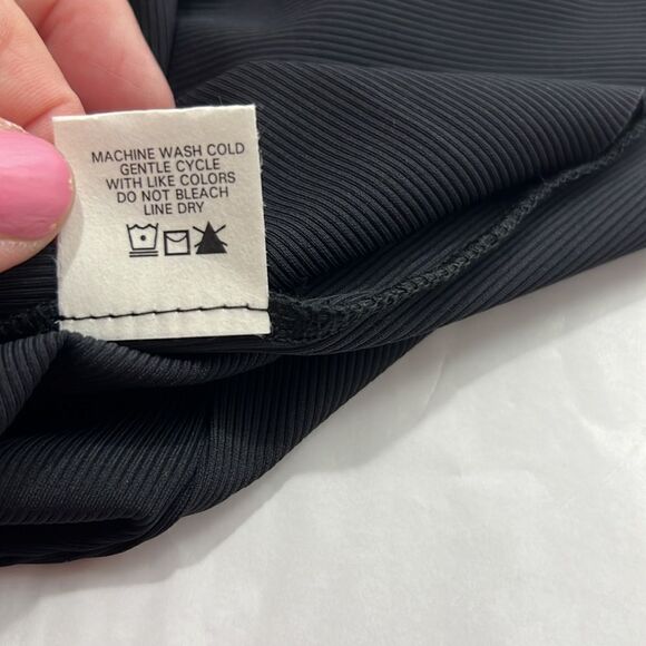 Lanston REVOLVE black ribbed cropped Henley tank top NWT size small - Picture 11 of 11